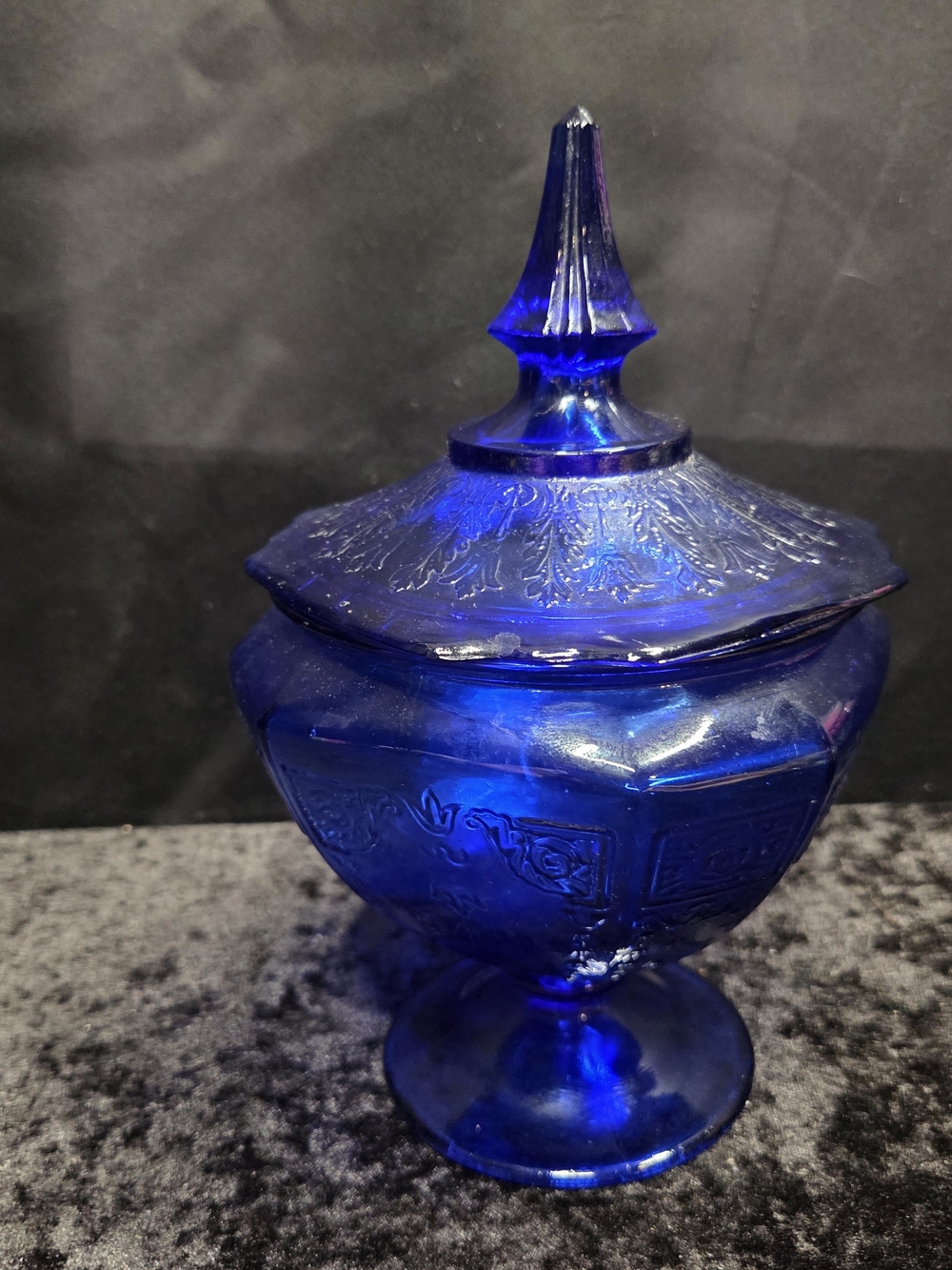 VINTAGE COBALT BLUE ANCHOR HOCKING PRINCESS PATTERN LIDDED PEDESTAL CANDY DISH